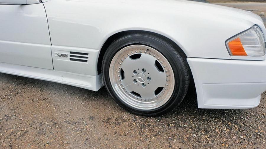 Детали экстерьера Mercedes-Benz SL72 AMG 1995 года  (фото 7 из 82)